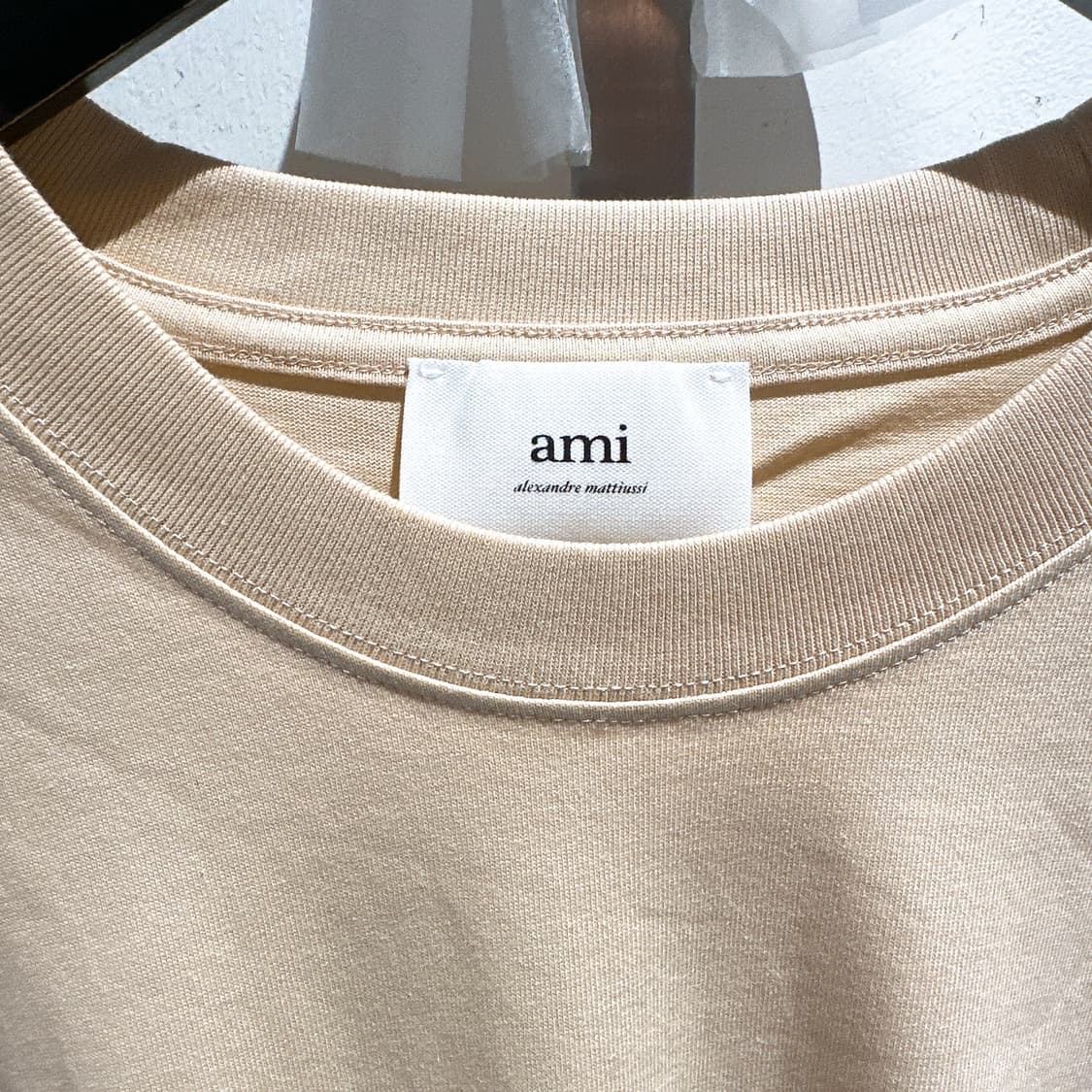 아미 남성 베이지 톤온톤 하트 로고 상품이미지3