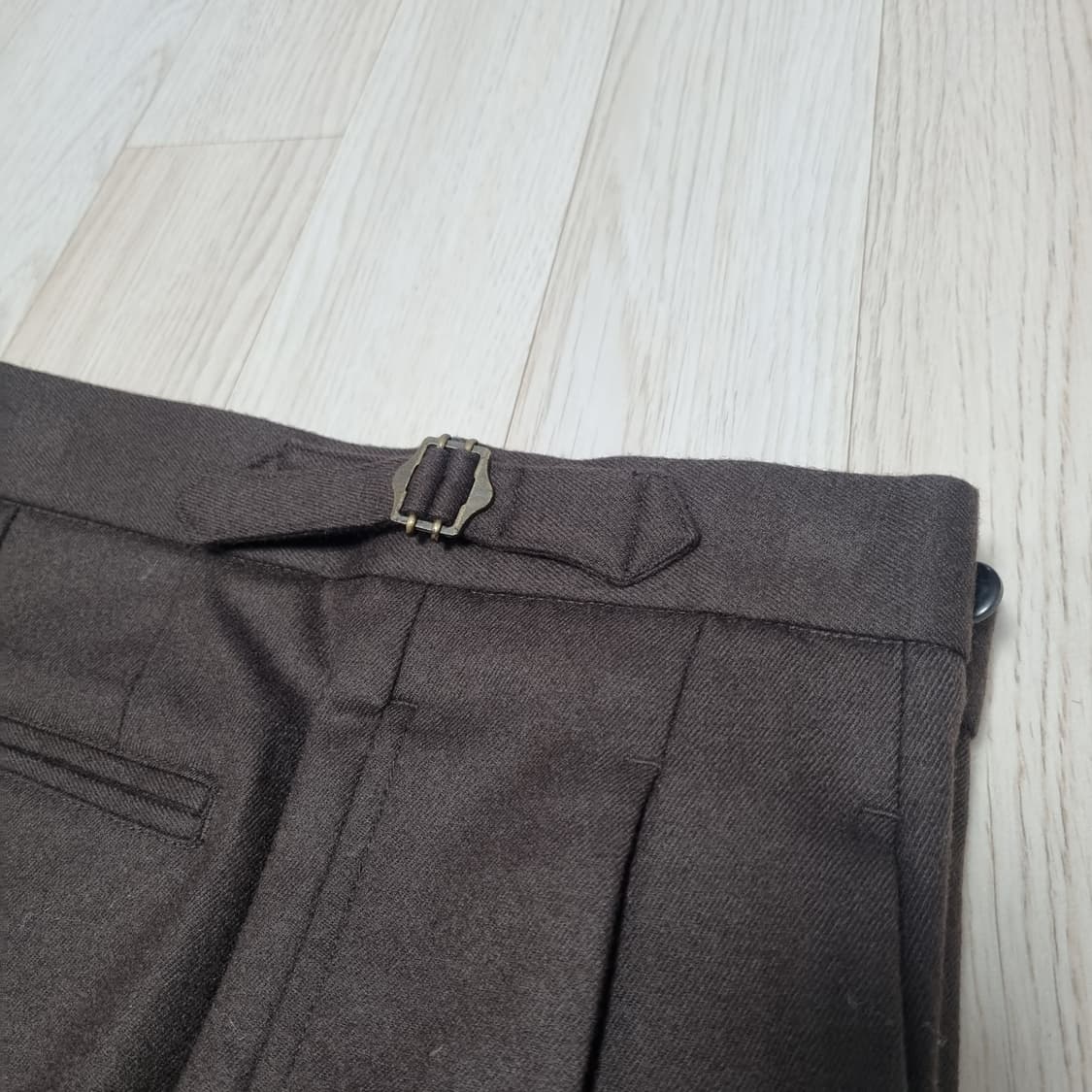 퍼렌 2플리츠 크롭 트라우저 울 슬랙스 팬츠 투턱 다크 브라운 상품이미지8