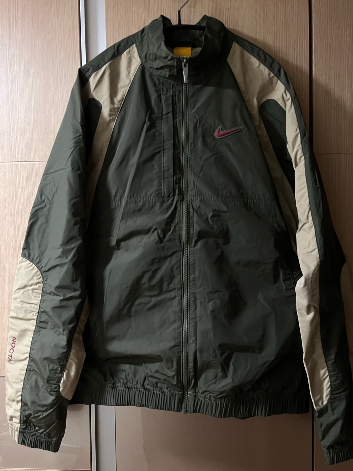 나이키 x 드레이크 녹타 나일론 트랙 자켓 카키 M 새상품 팝니다 상품이미지2