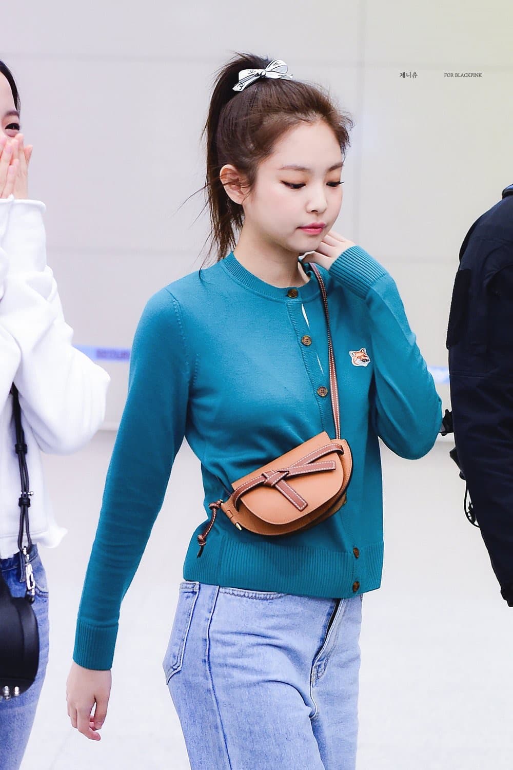 제니 로에베 게이트백 미니 탄 상품이미지5