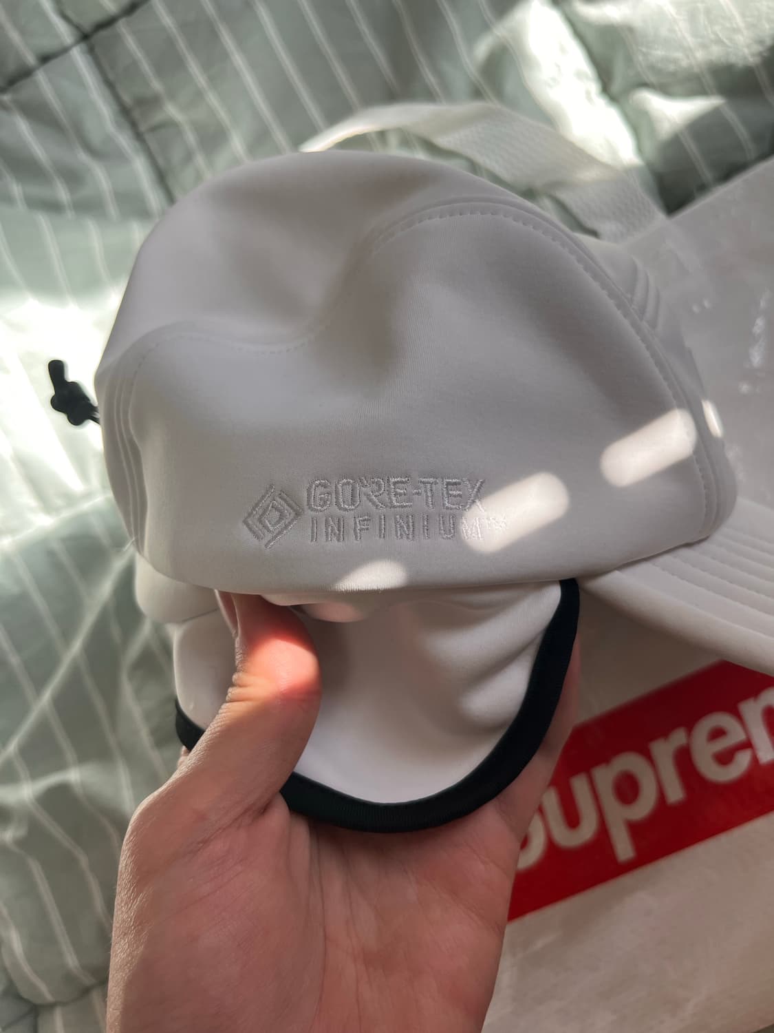 슈프림 윈드스토퍼 이어플랩 캠프캡 화이트 - 23FW 상품이미지2