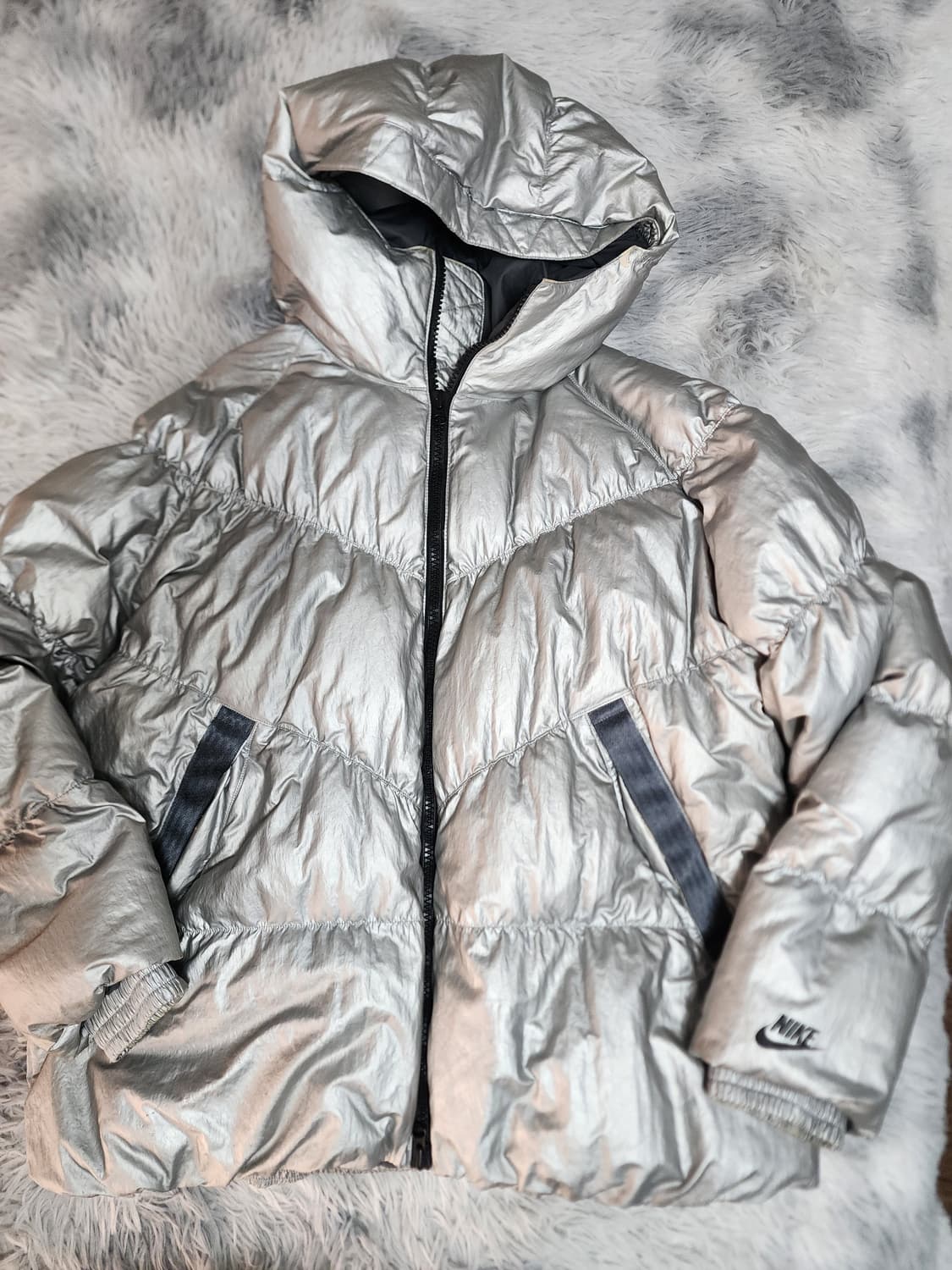 나이키 실버 메탈릭 다운 패딩  상품이미지2