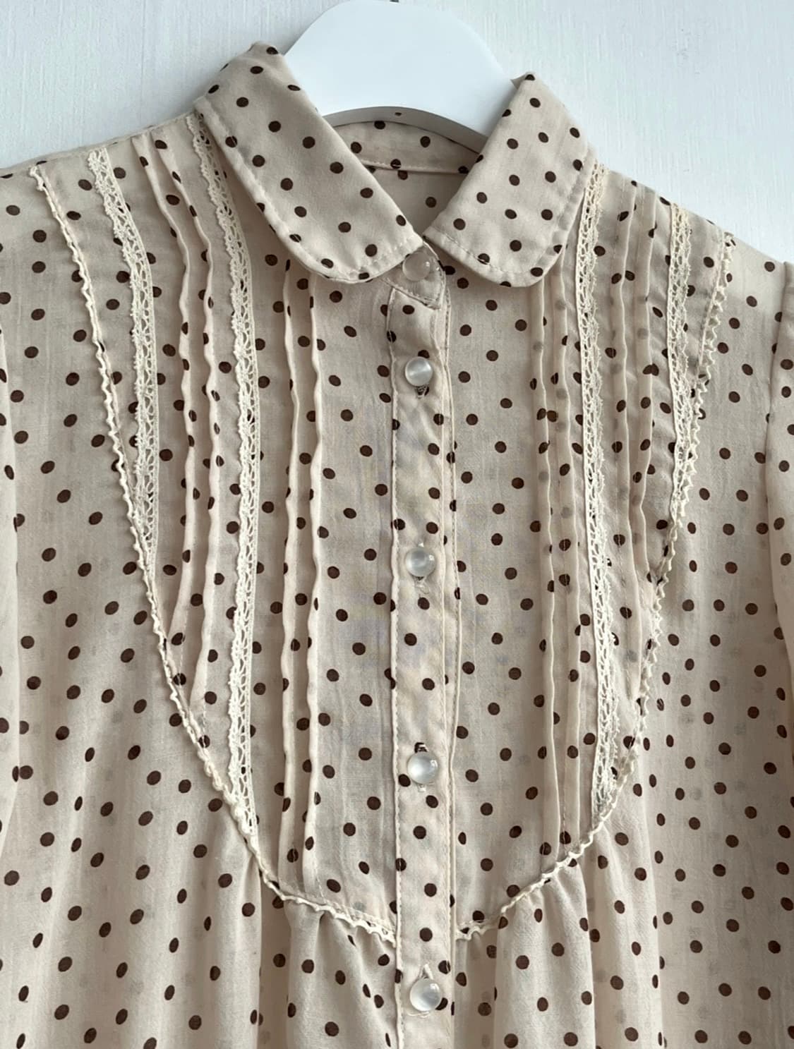 베이지 도트 레이스 카라 블라우스 상품이미지3