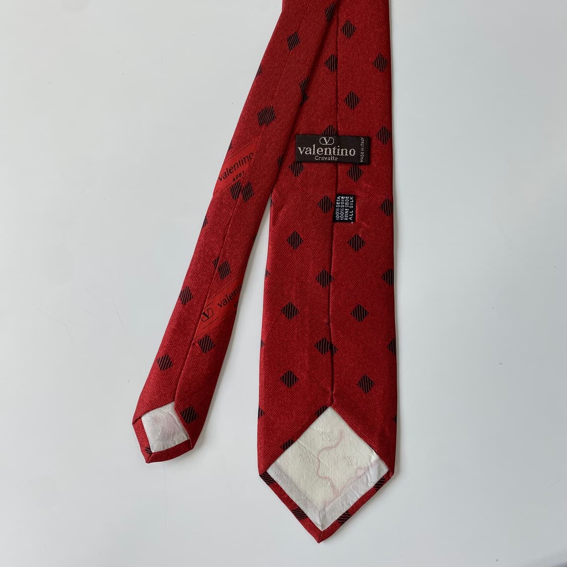 발렌티노(VALENTINO) 심플로고 정품 명품 넥타이 7.8cm 상품이미지3