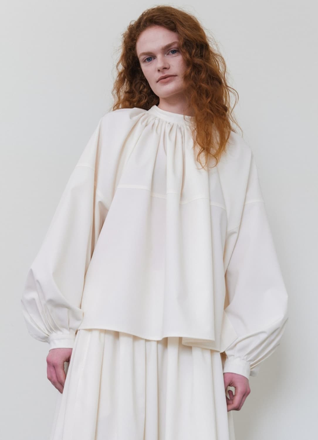 새상품) 에핑글러 볼륨 블라우스 크림색상(44-66 프리사이즈) 상품이미지1