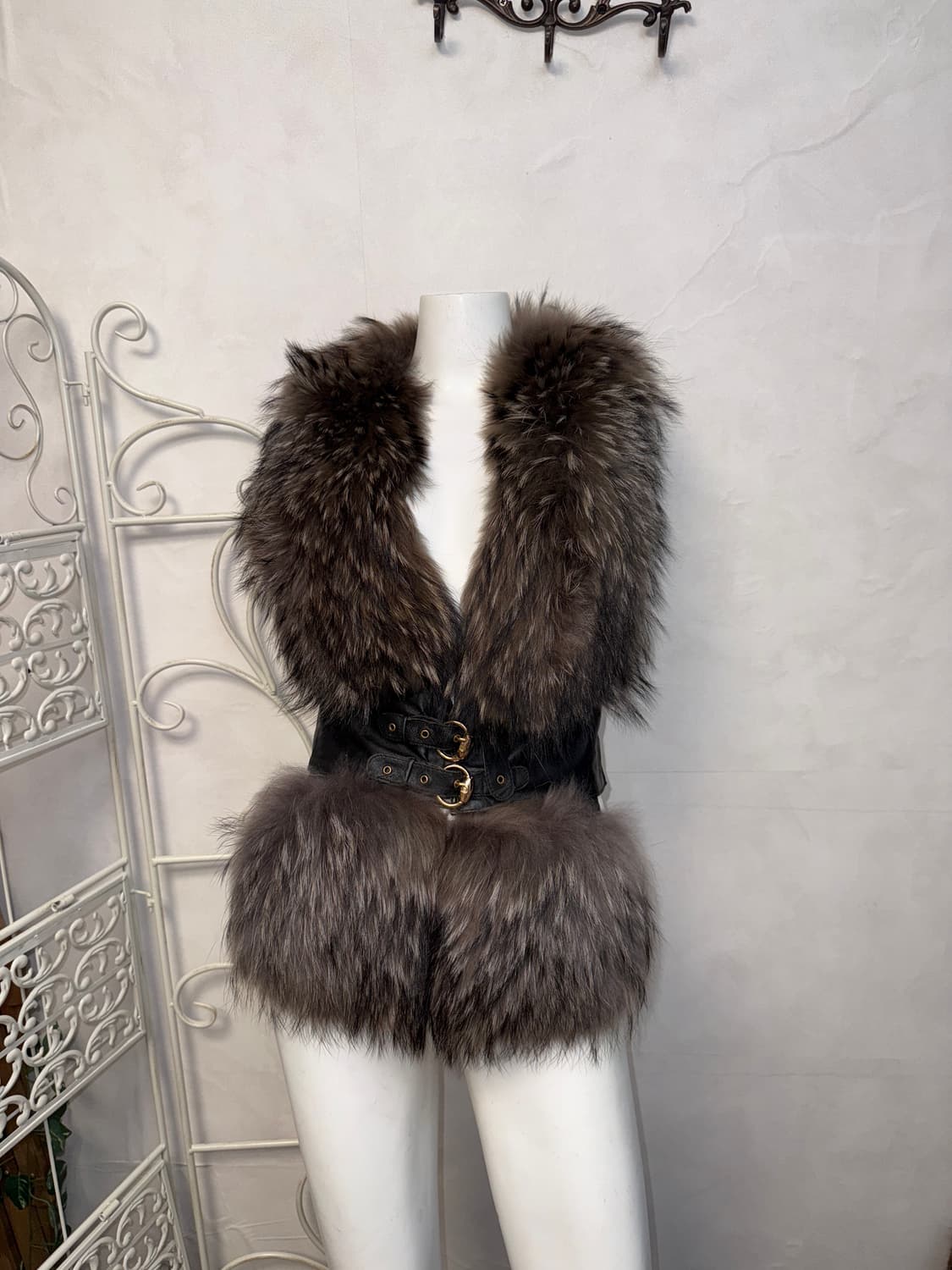 Mixed brown belted buckle fur vest 상품이미지5