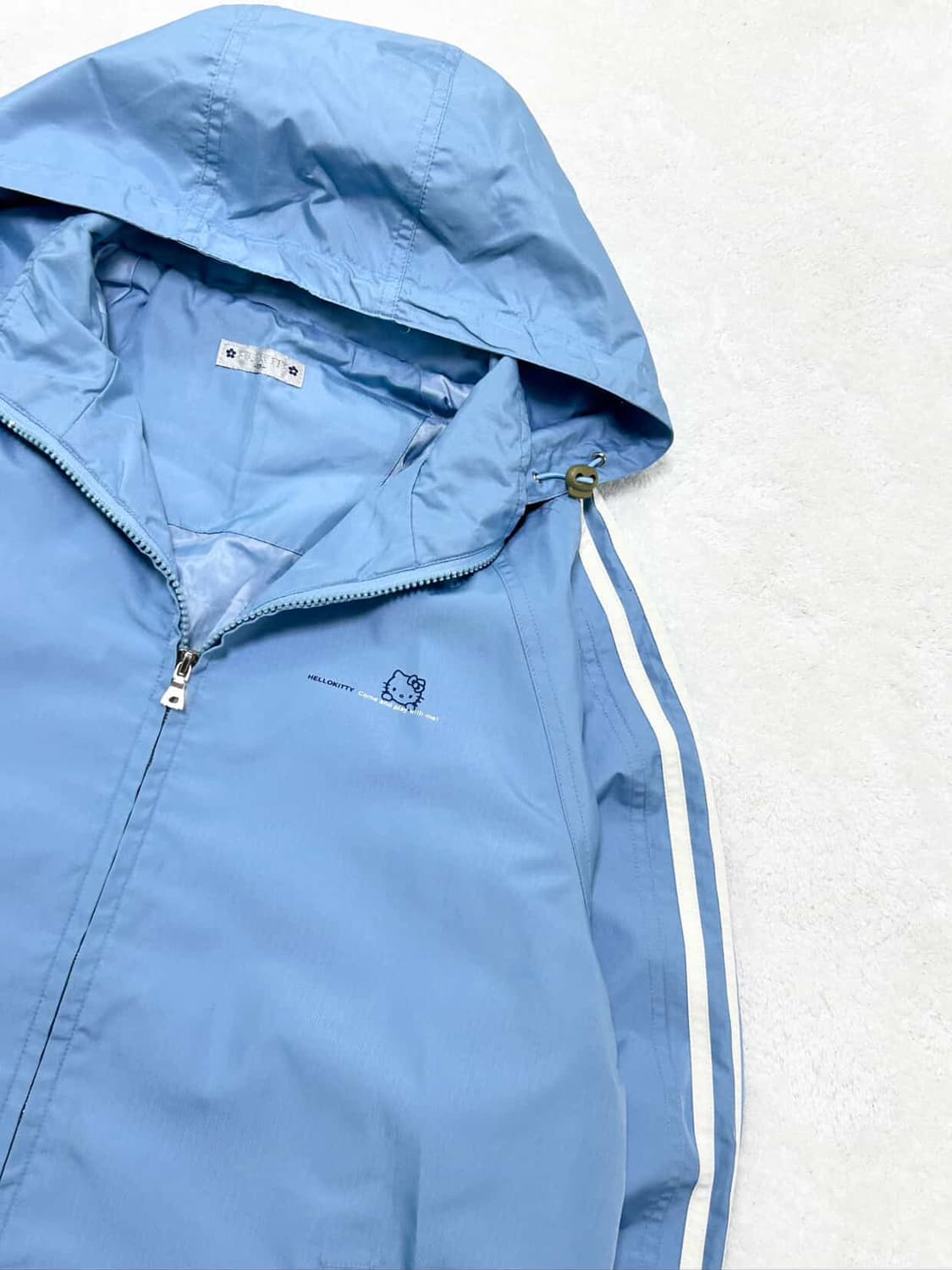 헬로키티 하늘 빅로고 바람막이 상품이미지6