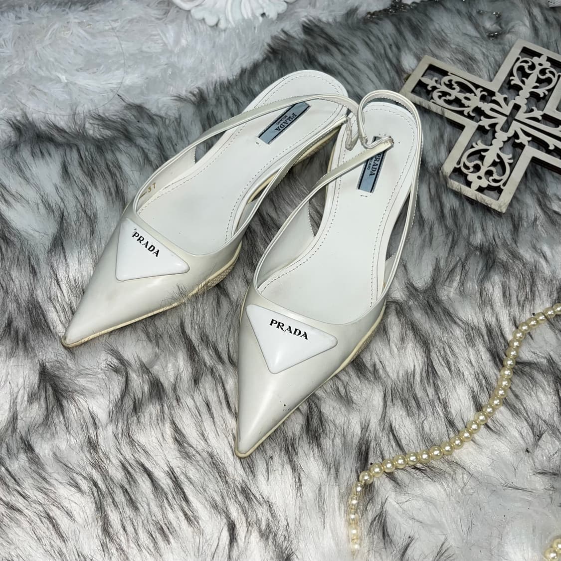 Prada 브러쉬드 가죽 슬링백 펌프스 상품이미지1