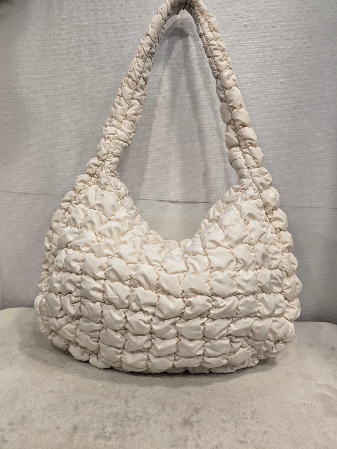 COS 코스 퀼팅 오버사이즈 숄더백 상품이미지1