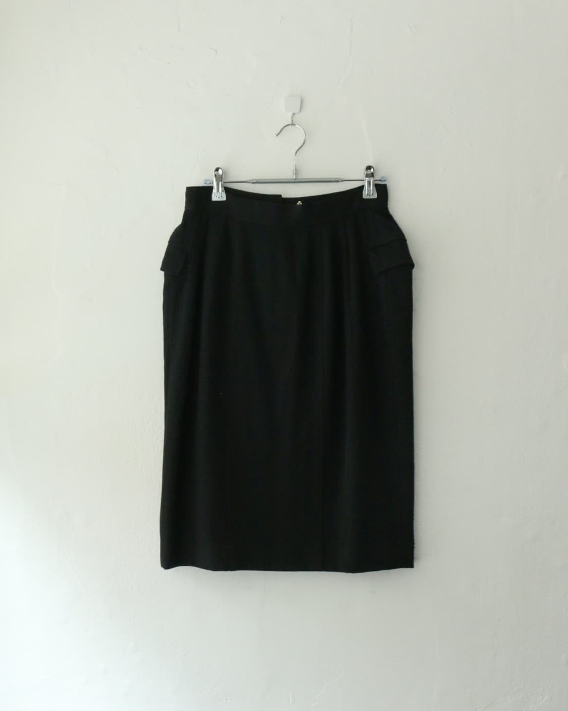꾸레쥬 블랙 버튼 스커트  상품이미지4