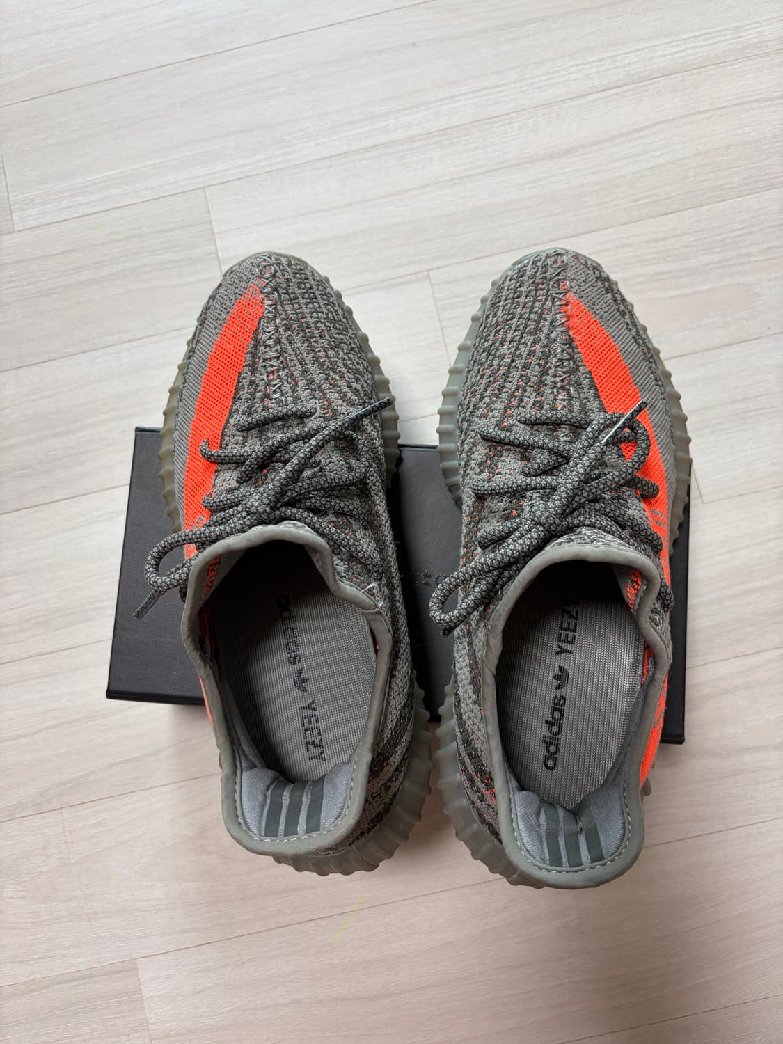 이지부스트 350 V2 벨루가 상품이미지2