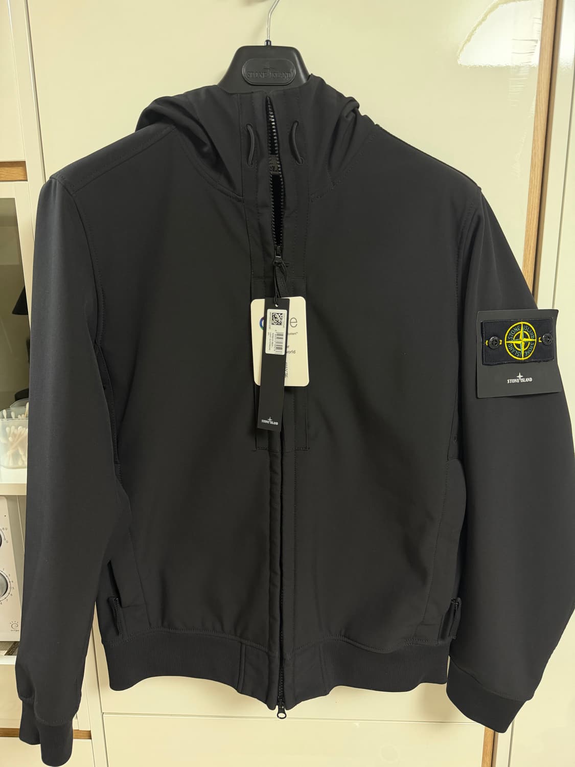 24년구매 새상품급 스톤아일랜드 소프트쉘 블랙 L 상품이미지1