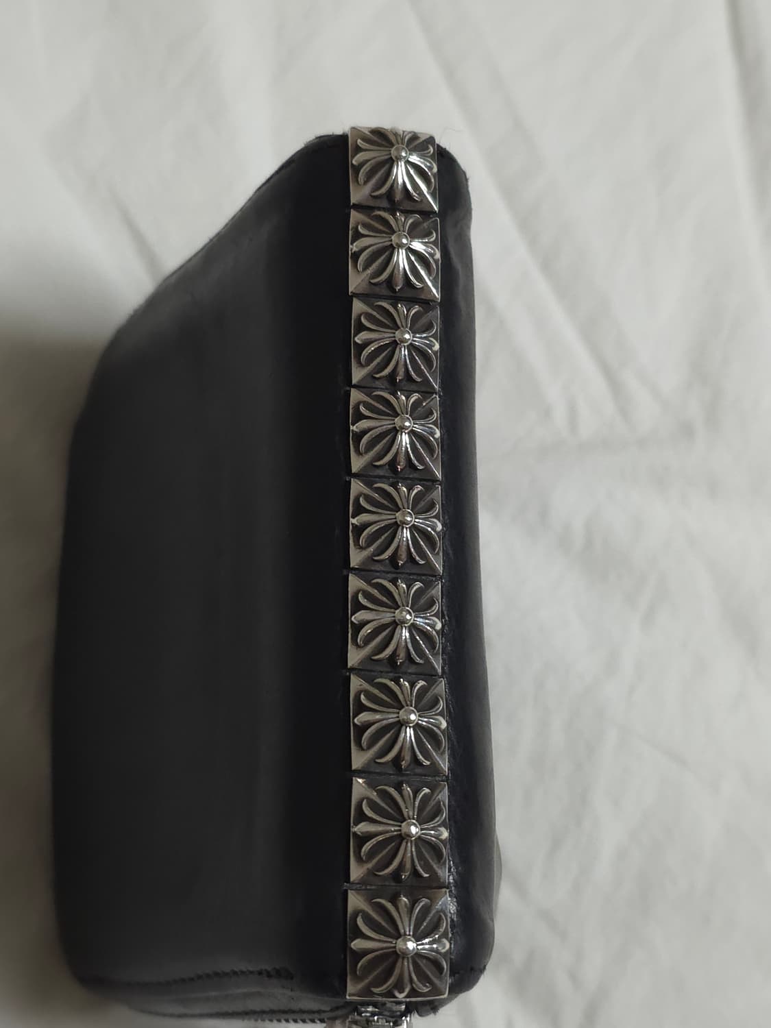 [OS] 크롬하츠 피라미드 스터드 레더 지갑 블랙 상품이미지4