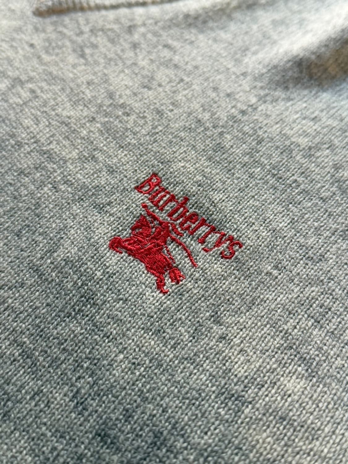 버버리 스코티쉬 브이넥 니트 105 상품이미지7