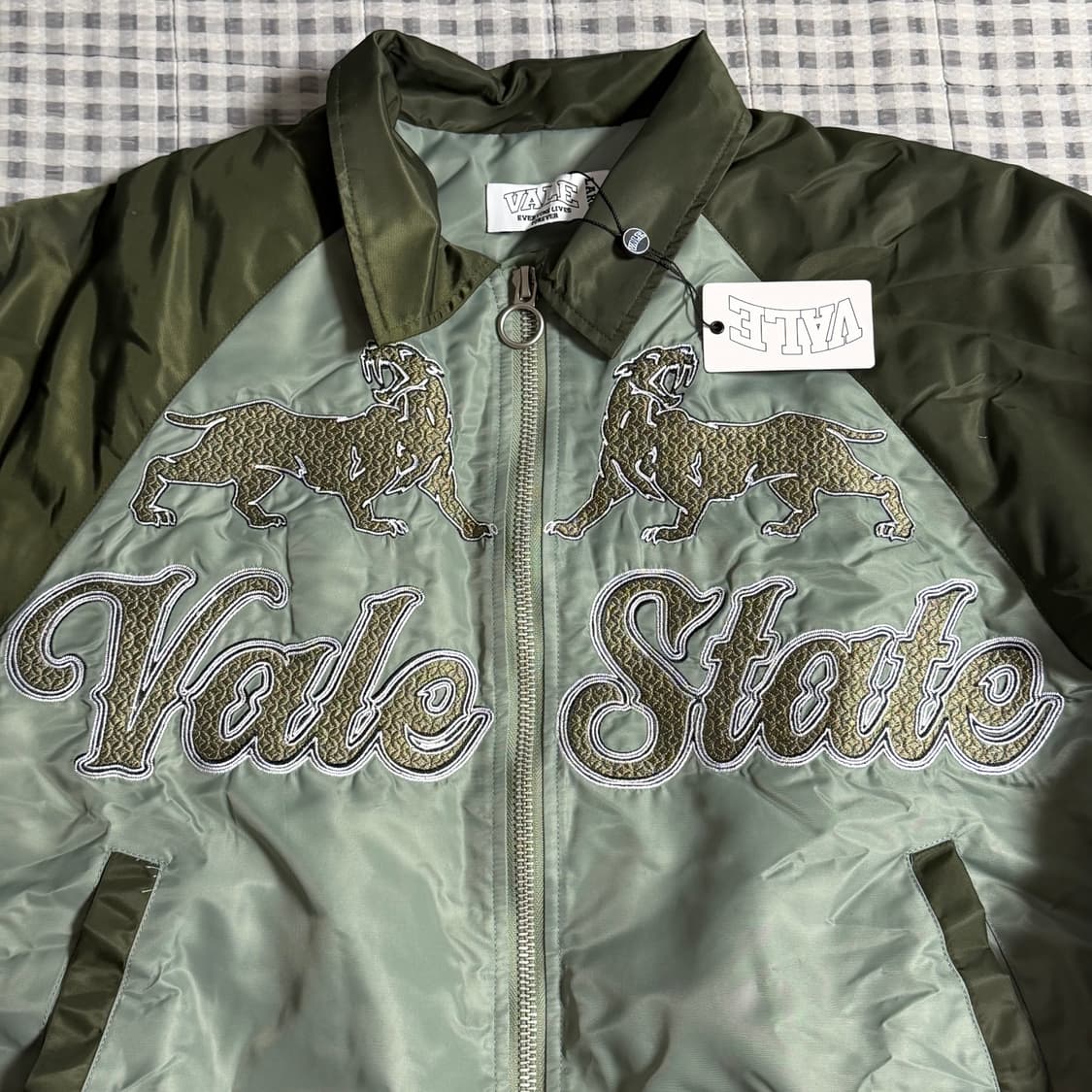 (L) Vale Forever 재규어 바시티 봄버 자켓 올리브 상품이미지4