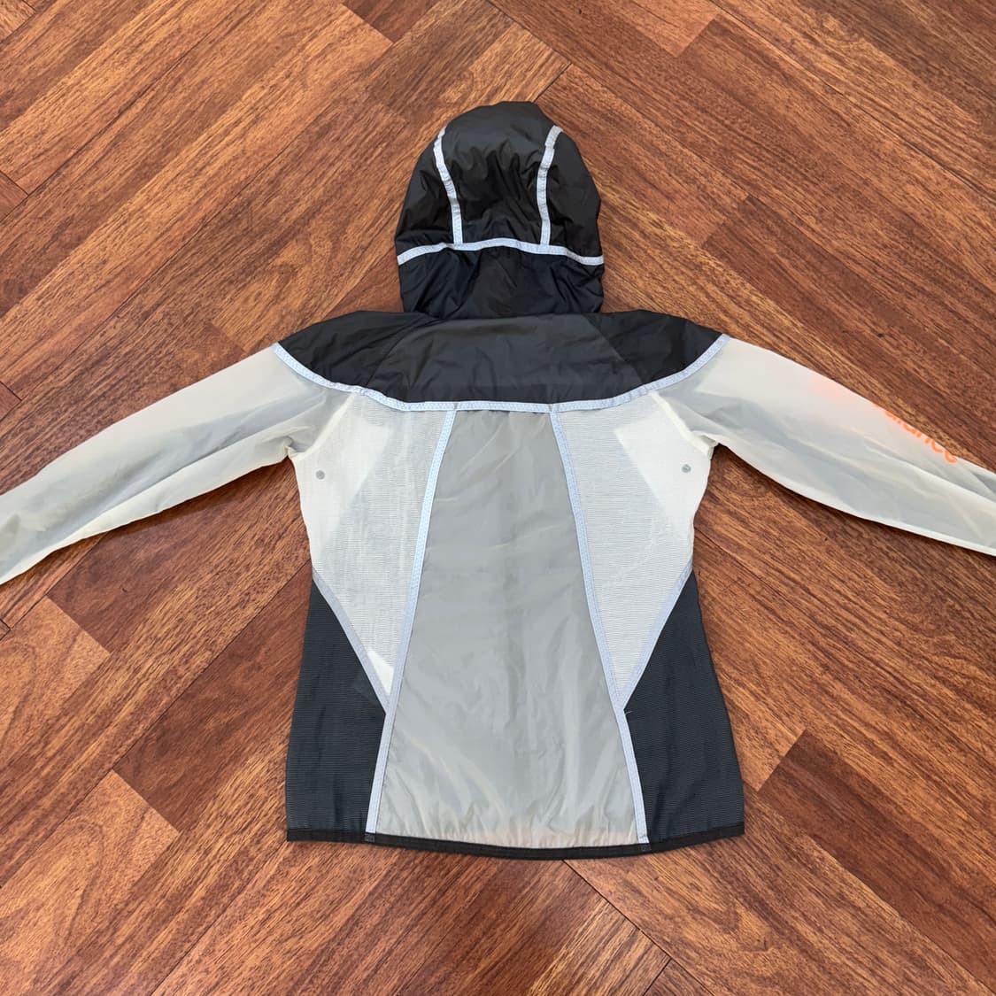 여성용 S 뉴발란스 경량 바람막이 자켓  상품이미지3