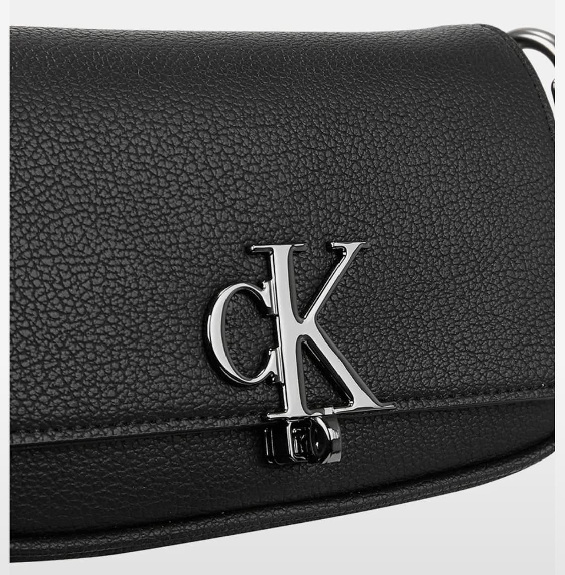 [1회착용] 캘빈클라인 블랙 미니멀 모노그램 체인 숄더백 상품이미지4