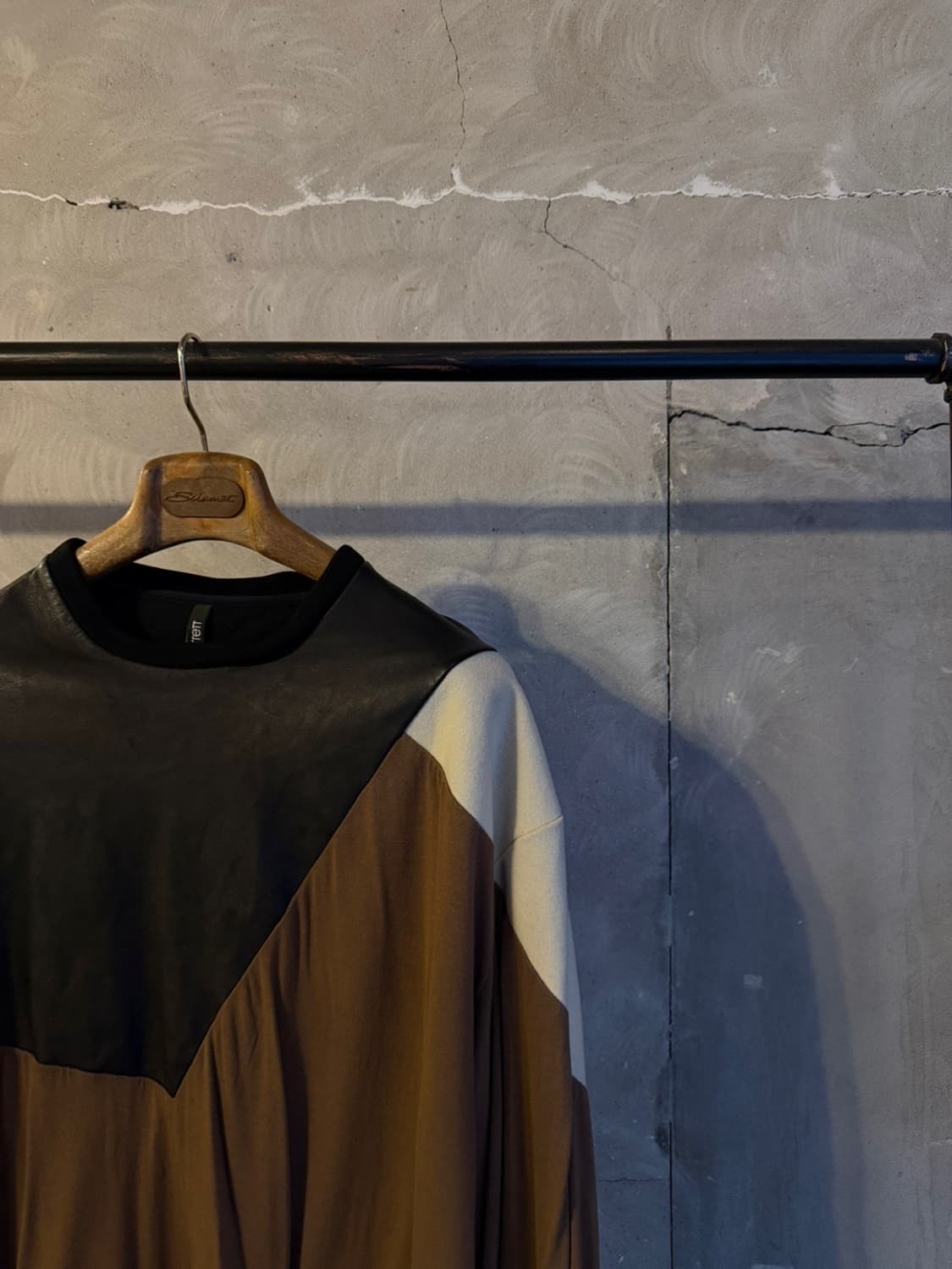 닐바렛 레더 맨투맨 남성100 상품이미지3