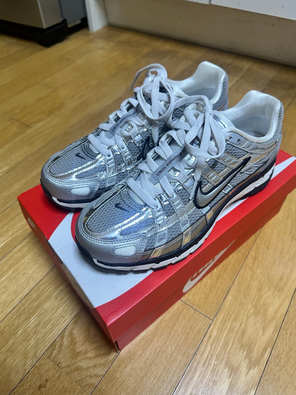 나이키 P6000 메탈릭실버 255mm 상품이미지1