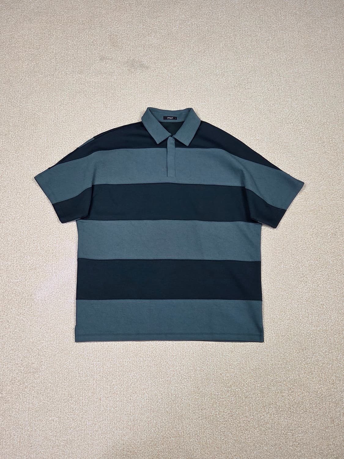 [알레그리] 와이드 블럭 스트라이프 히든 플래킷 카라티 | S00124 상품이미지1