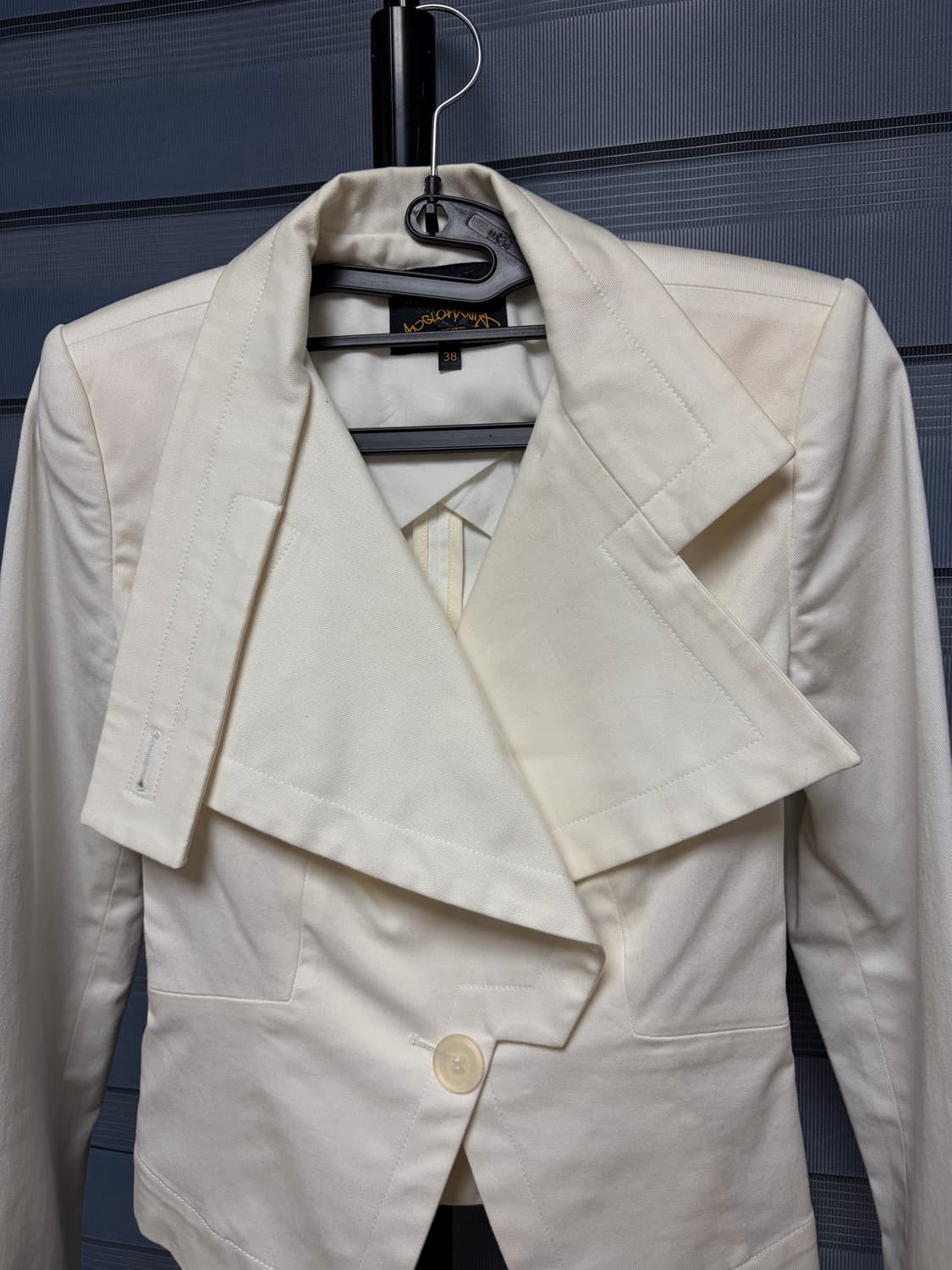 (백화점) 비비안 웨스트우드 앵글로매니아 아이보리 화이트 아방가르드 자켓 상품이미지3