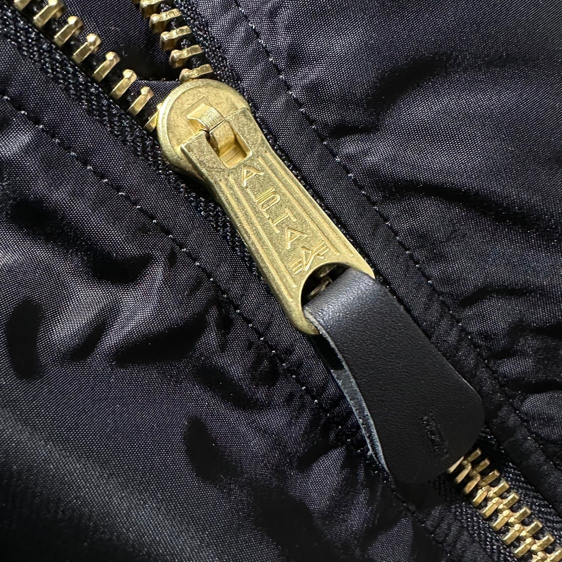 알파 인더스트리 MA-1 항공 점퍼 블랙 상품이미지4