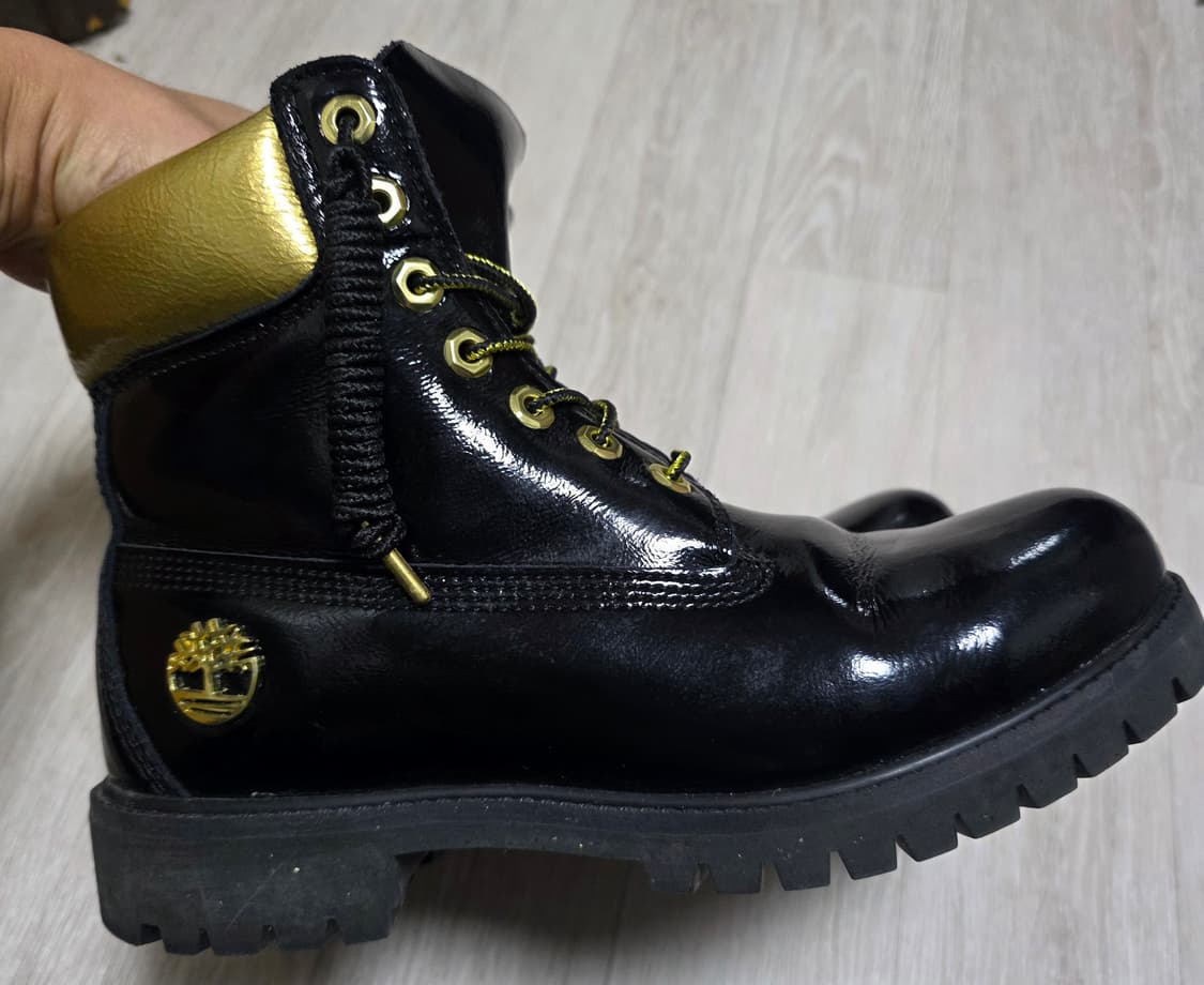 팀버랜드 6인치 한정판 에나멜 블랙 레더부츠(260) 상품이미지7