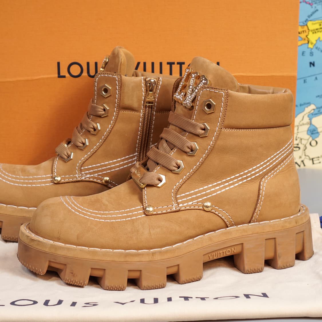 루이비통 퍼렐 런웨이 컬렉션 LV 체커 부츠 상품이미지5