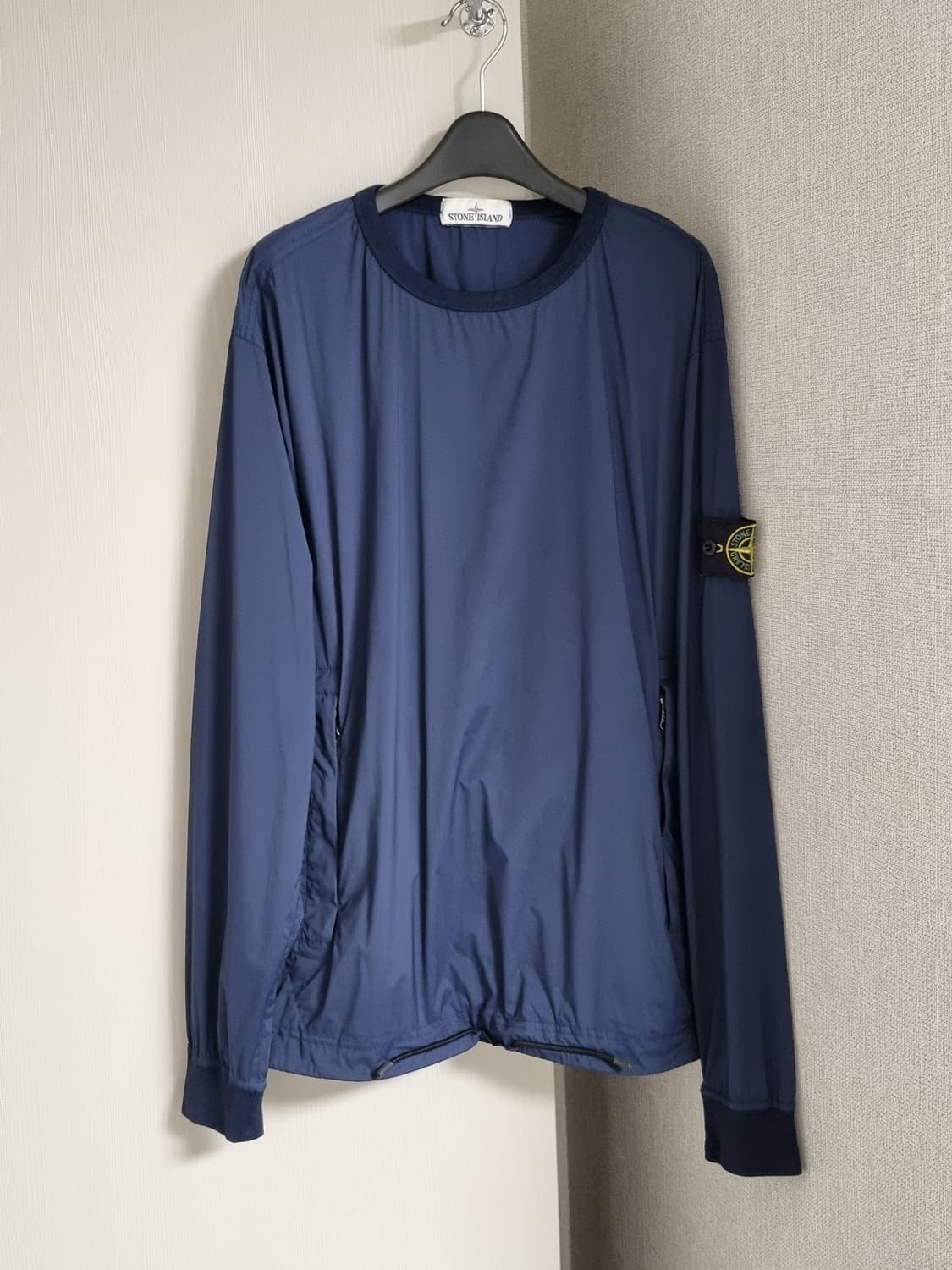 스톤아일랜드 스킨터치 나일론 맨투맨 상품이미지1