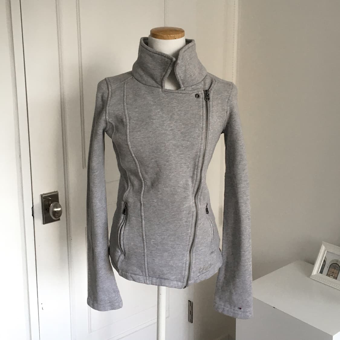 타미힐피거 사선 지퍼 집업 자켓 상품이미지2