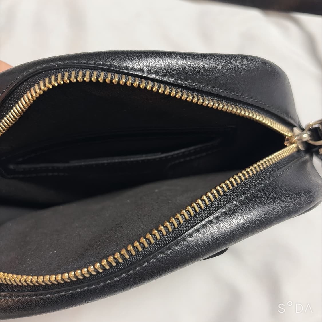 페라가모 블랙 미니 크로스백 상품이미지6