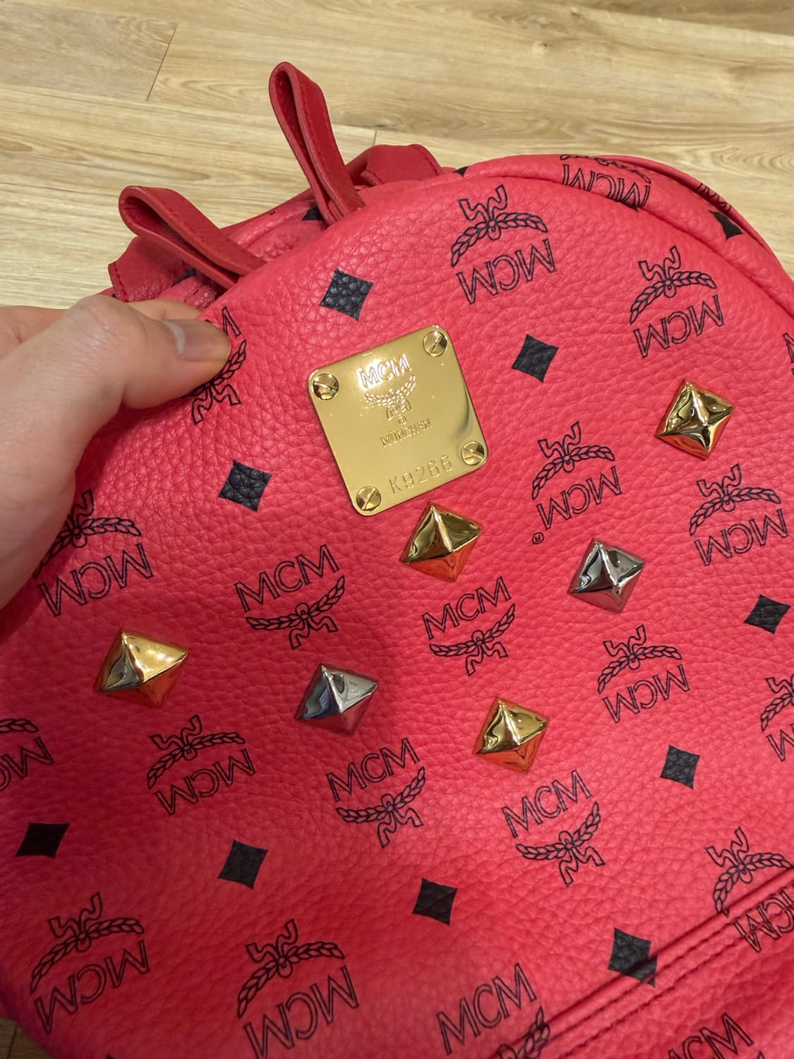 엠씨엠 비세토스 백팩 레드 상품이미지2