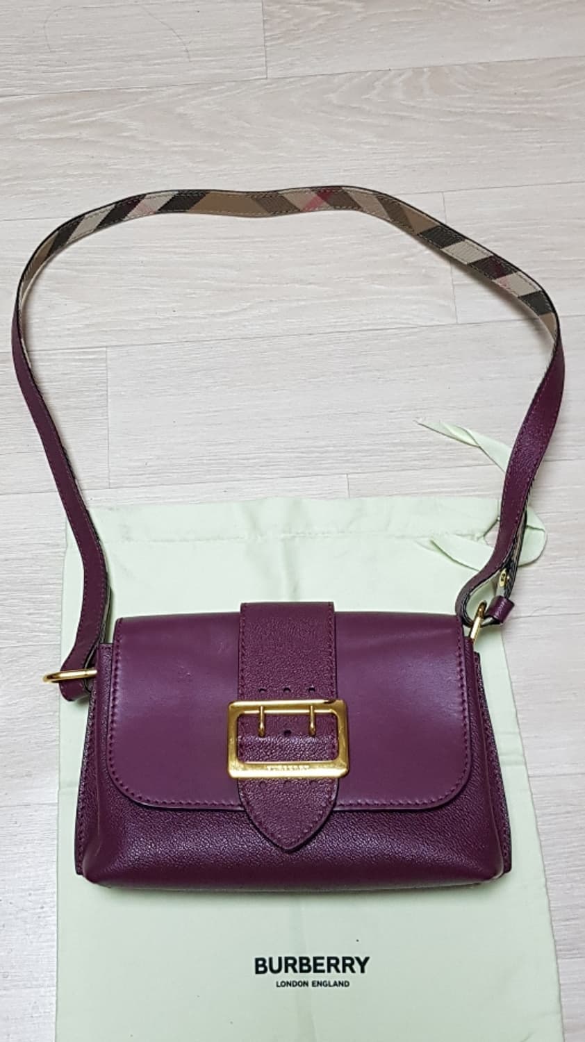 매장구입 버버리  크로스백  정품  상품이미지2