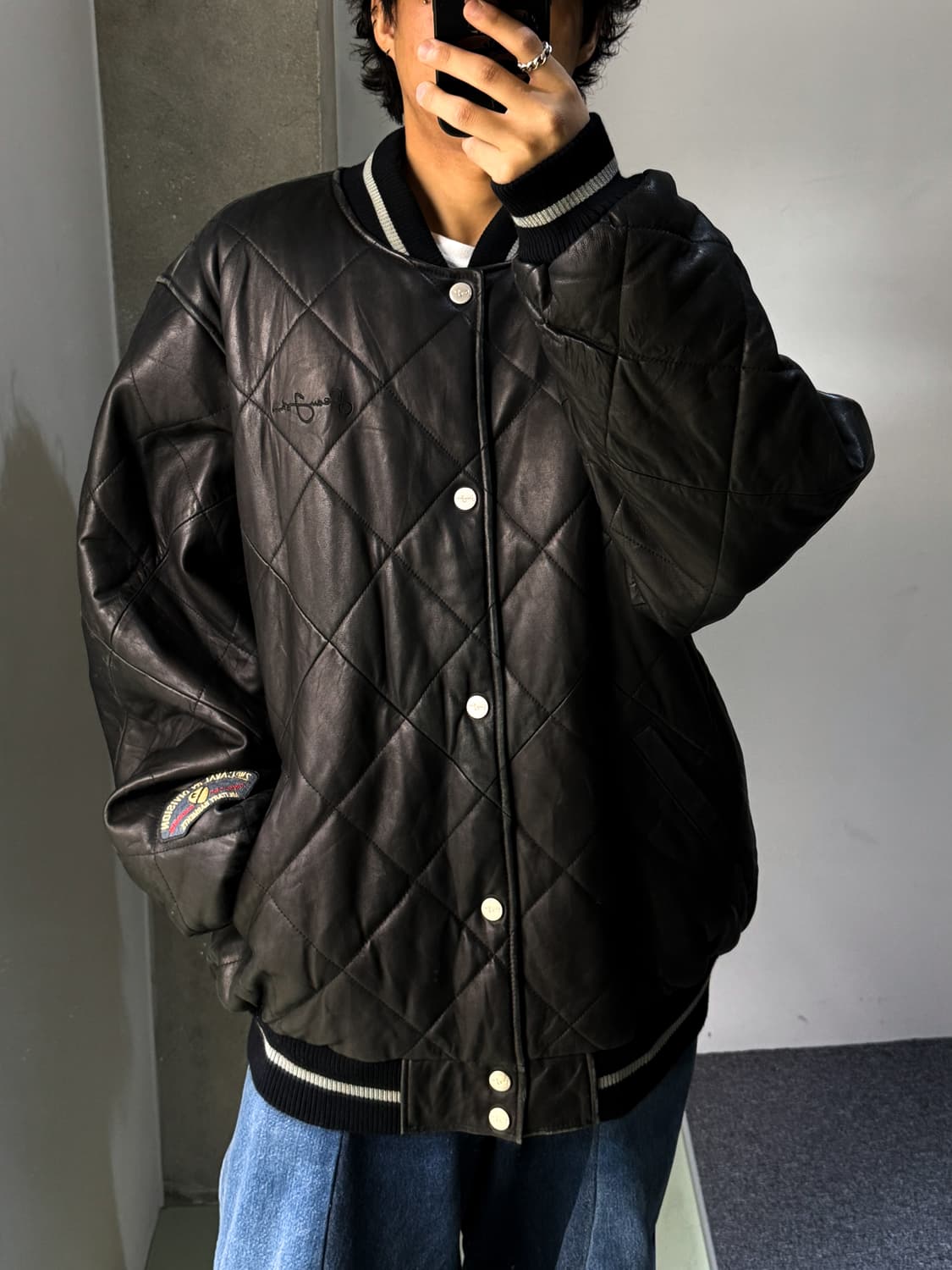 션존 다이아몬드 퀼티드 램스킨 레더 오버 바시티 자켓 상품이미지1