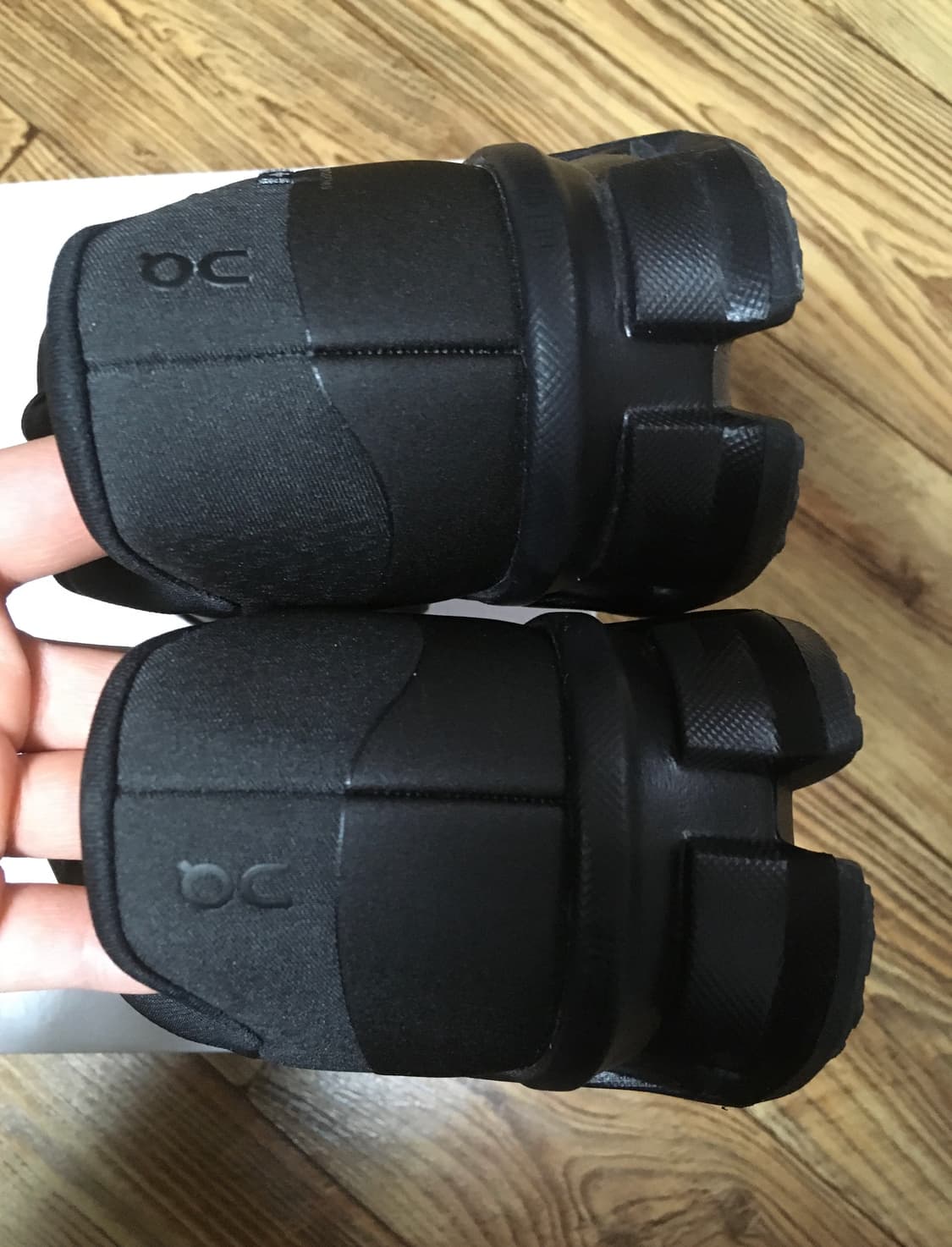 온러닝 파프 클라우드몬스터 하이퍼 블랙 판매합니다 상품이미지6