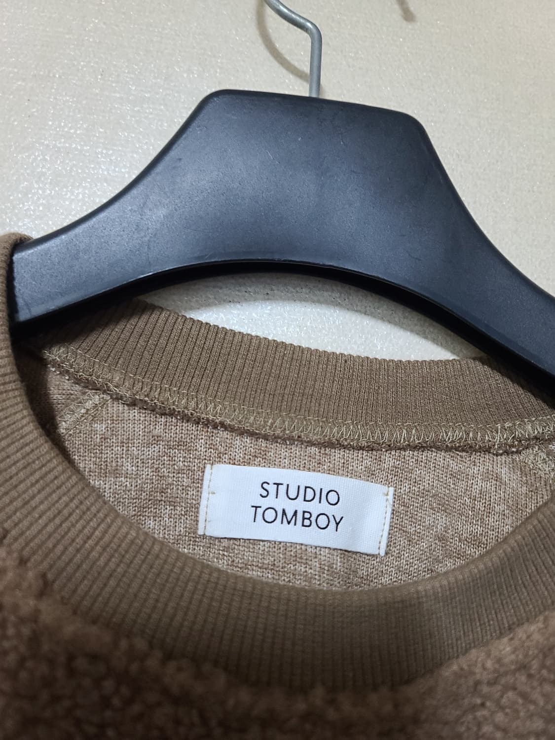 스튜디오톰보이 오버핏 부클 맨투맨 상품이미지5