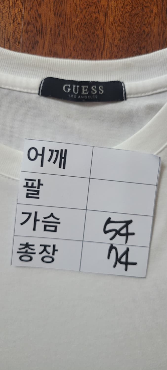 👔남성여유100~늘씬105사이즈👔 GUESS 화이트 반팔티(얇음) 상품이미지7