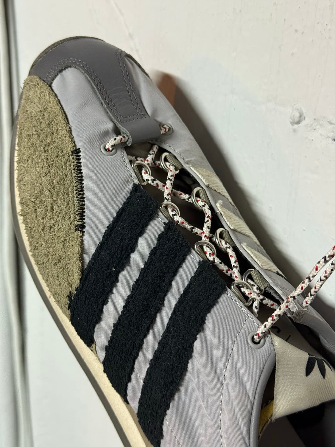 아디다스 x 송포더뮤트 컨트리 OG 그레이 투 코어 블랙 US9.5 상품이미지5