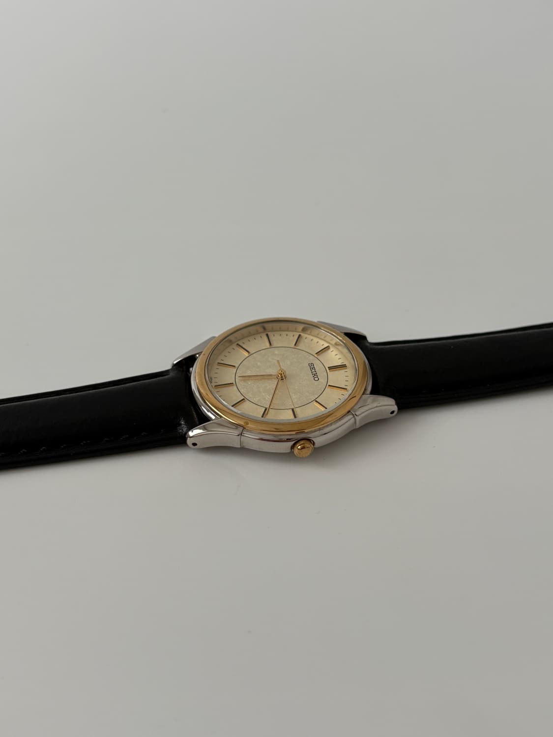 90s texture dial gold bezel quartz 상품이미지5