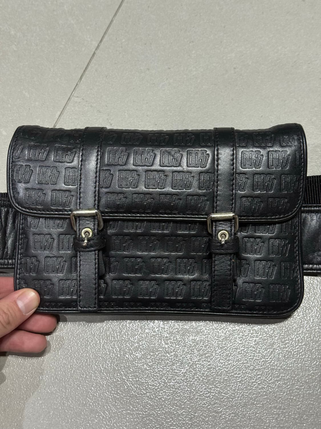 히스테릭 글래머 아카이브 벨트 결합 음각 로고 가죽 바디백 가방 상품이미지2