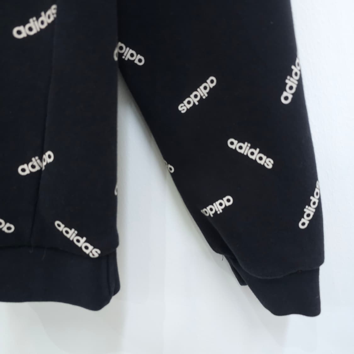 아디다스 로고 맨투맨 스웻셔츠 상품이미지4