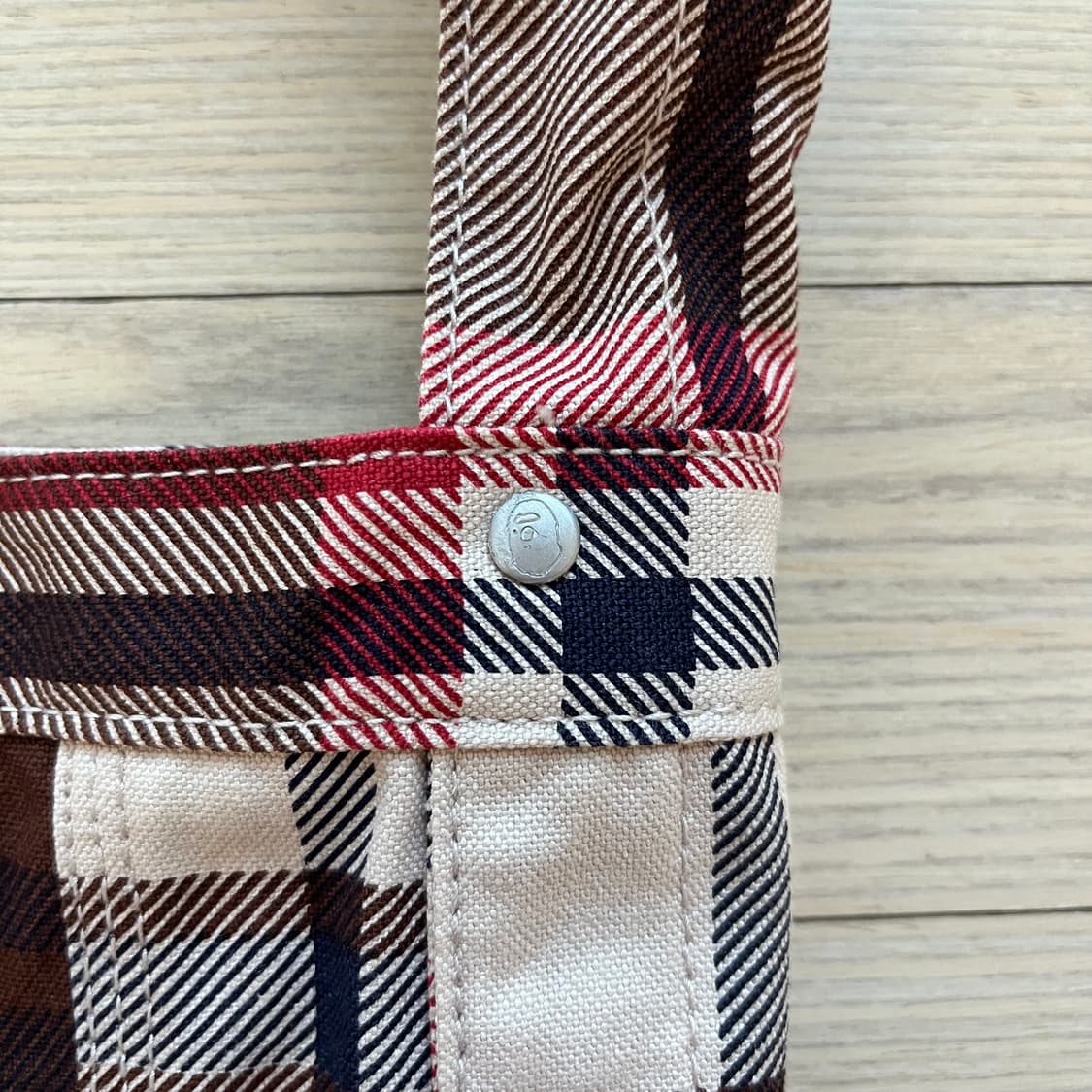 베이프 체크 크로스백 상품이미지4