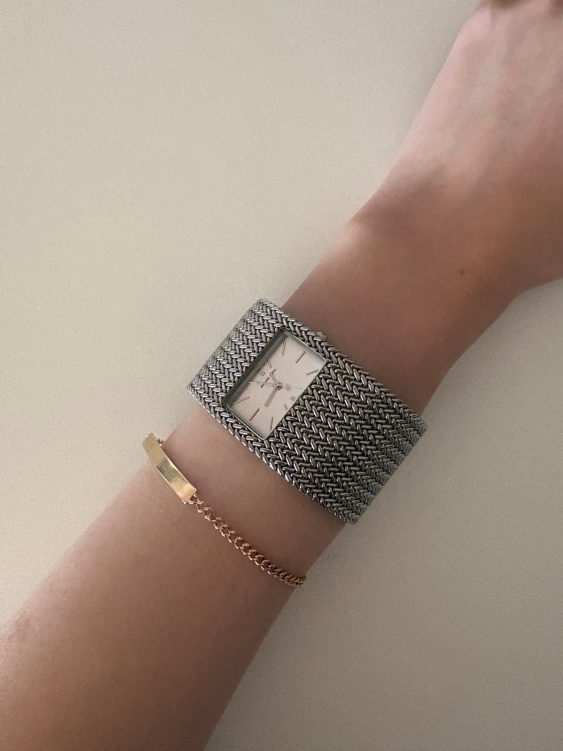 마이클코어스 메탈 뱅글 시계 상품이미지3