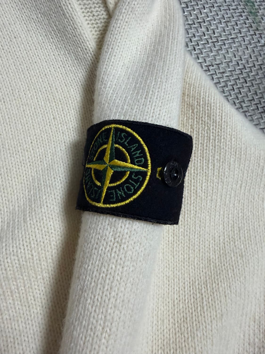 [23fw/새상품급]신형 스톤아일랜드 램스울 니트가디건 아이보리 L 상품이미지2