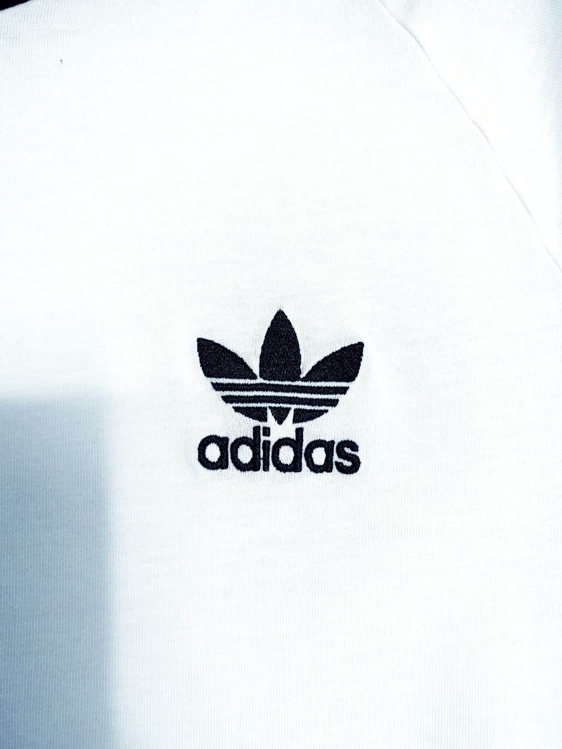 PAKAIAN adidas 파카이안 아디다스  삼선라인 반팔라운드티
 상품이미지3