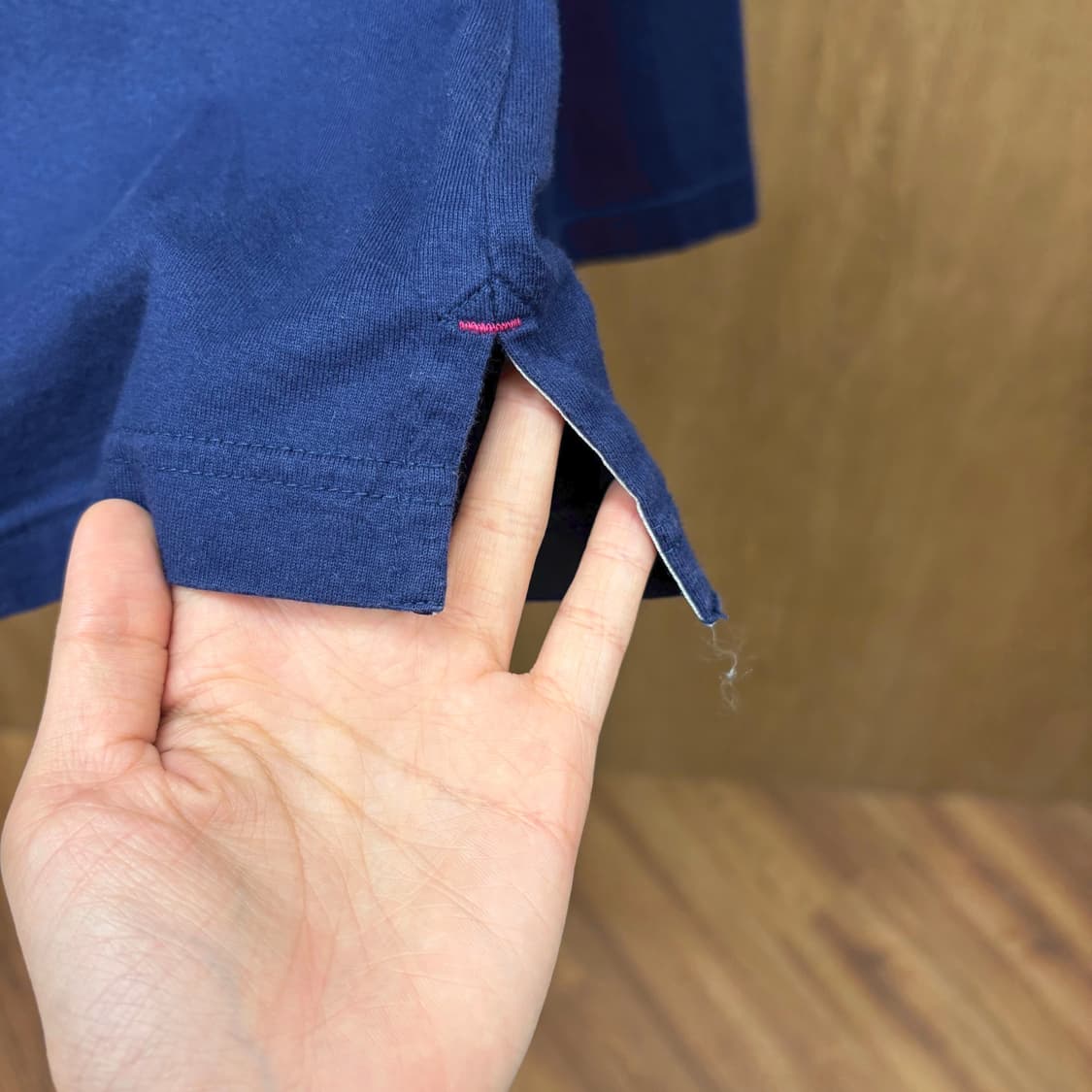 버버리 블랙 라벨 헨리넥 긴팔 티셔츠 하프 버튼업 로고 자수 디테일 퍼플 상품이미지7