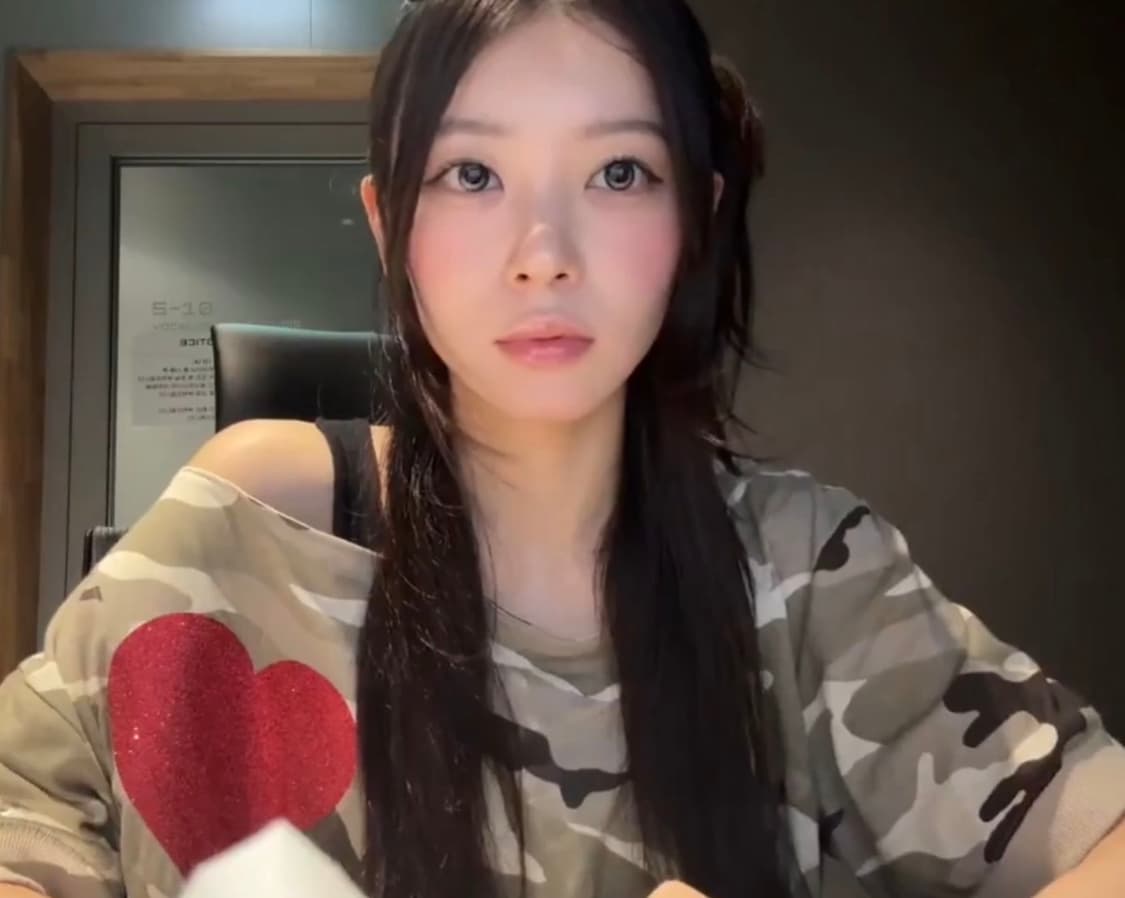 샵페어리 넥 버튼 카모 티셔츠 cowl neck button camo 상품이미지3