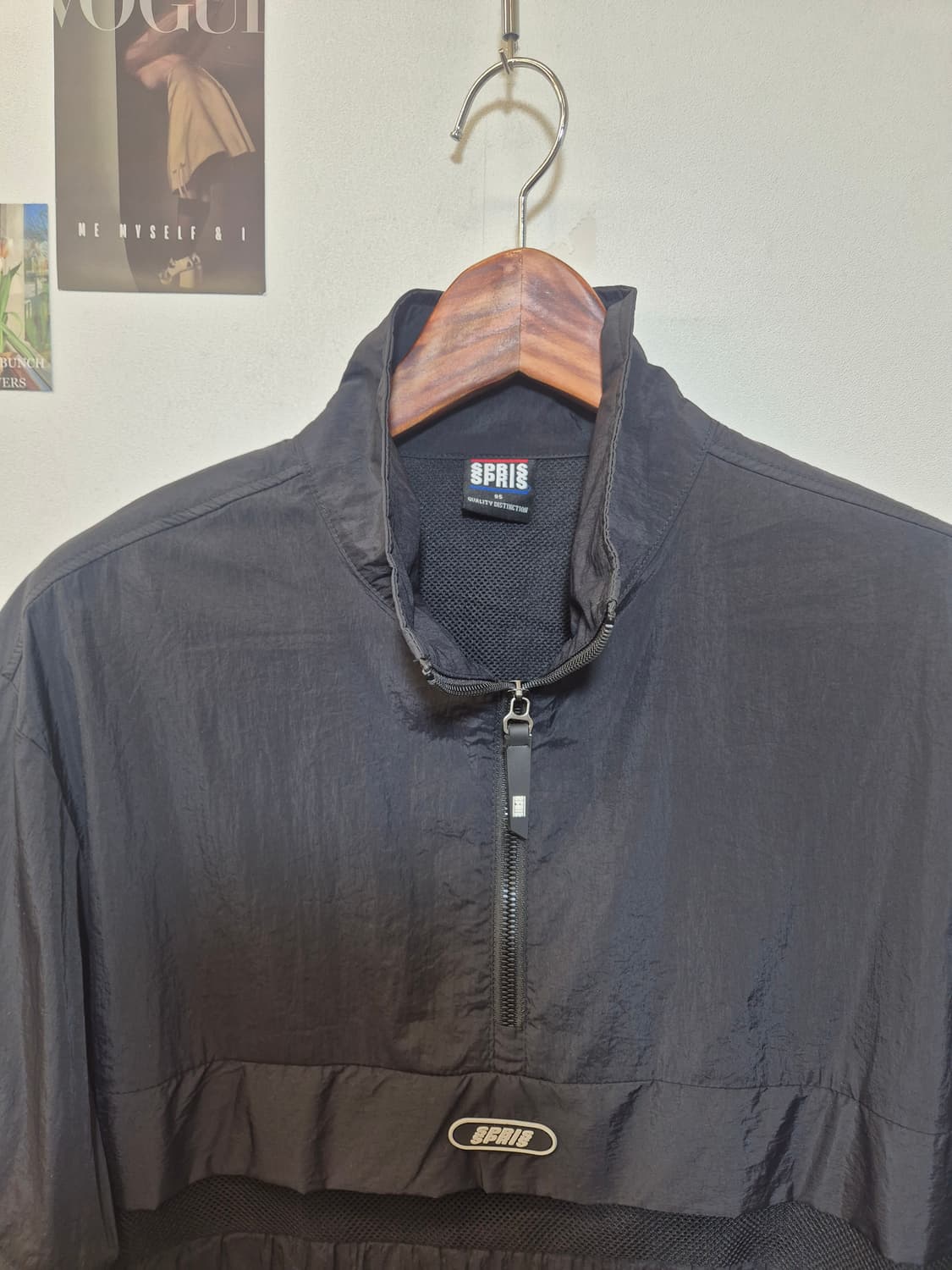 스프리스 아노락 바람막이 블랙 95
사이즈 실측 가슴단면 56   총장  상품이미지2