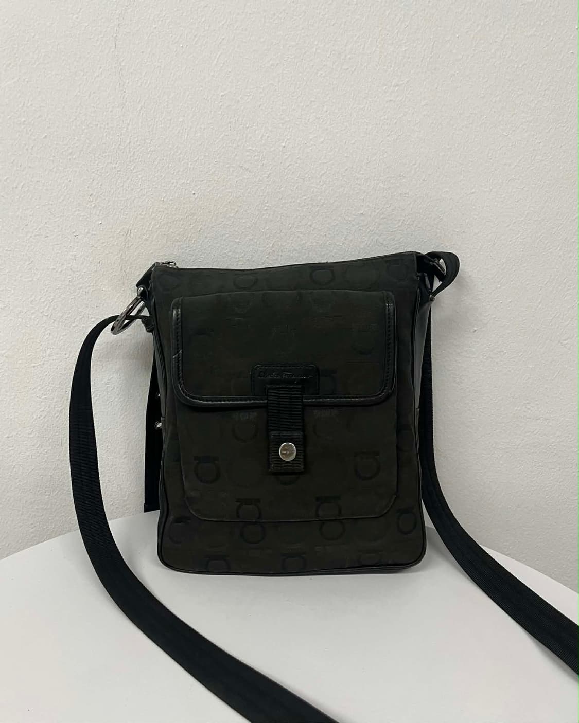 살바토레 페라가모 간치니 모노그램 캔버스 크로스백 숄더백 상품이미지1