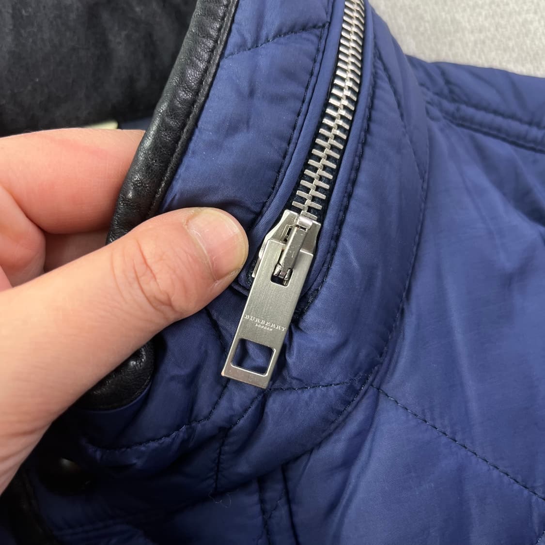 95 버버리 퀄팅 네이비 블루종 자켓 상품이미지4